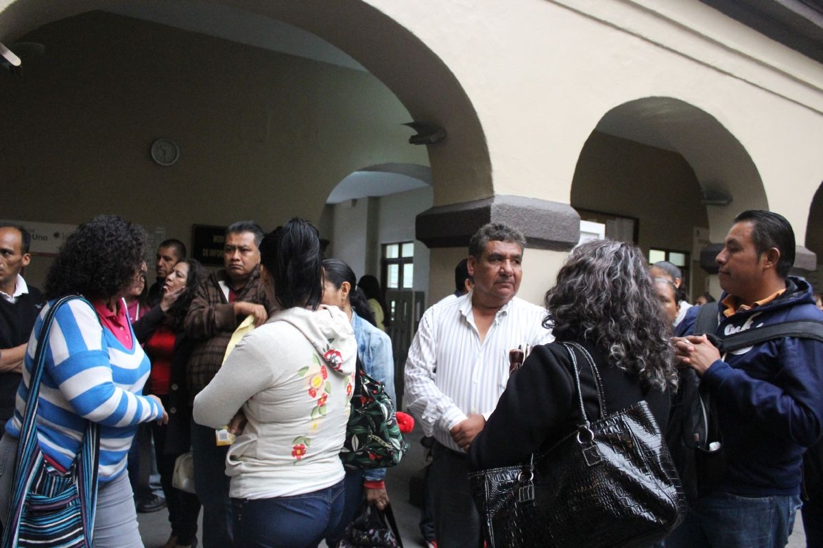 Otra marcha para pedir reinstalación de profesores despedidos