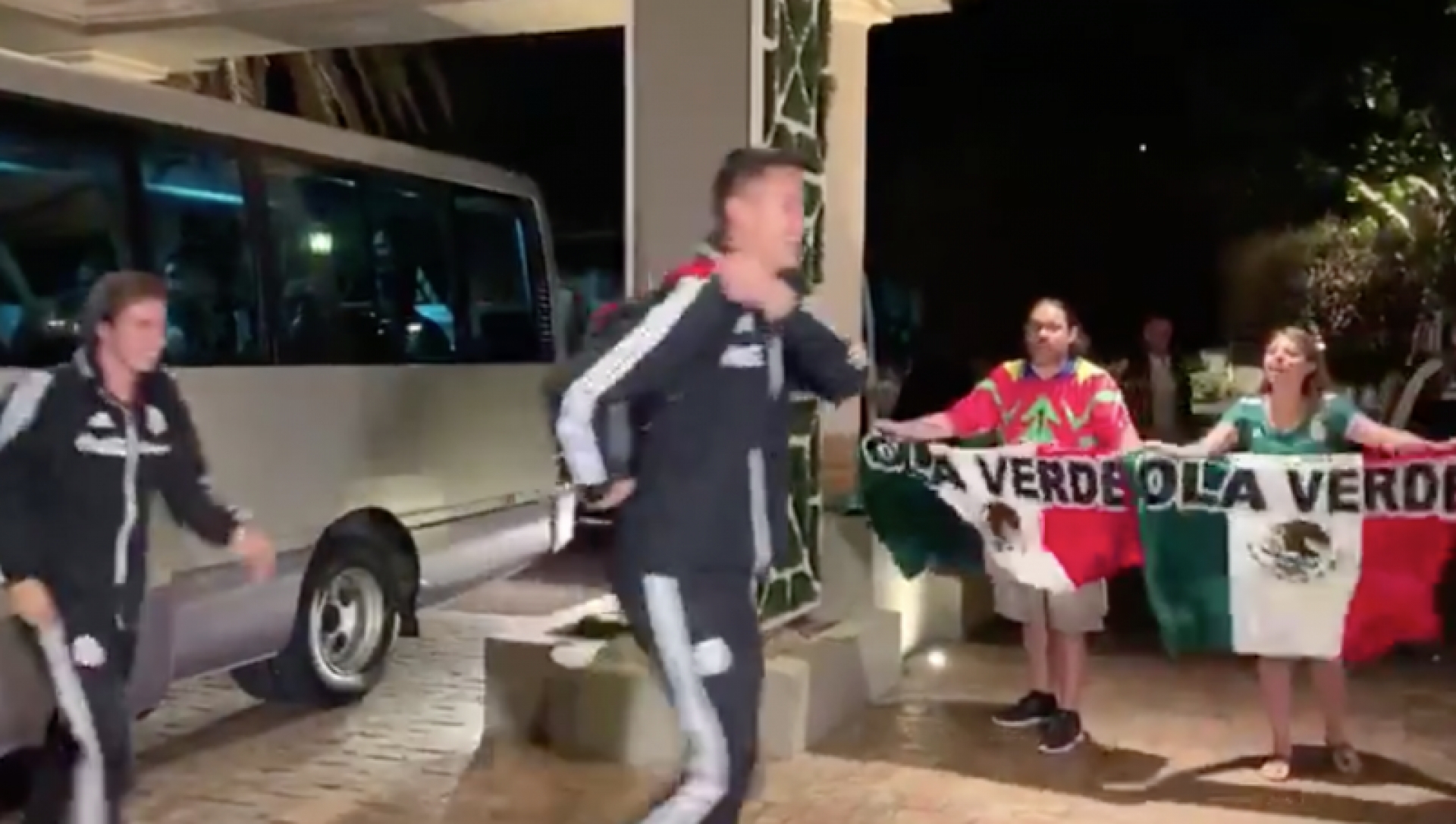 El Tri ignora a únicos fans que los recibieron en Bermudas (VIDEO)