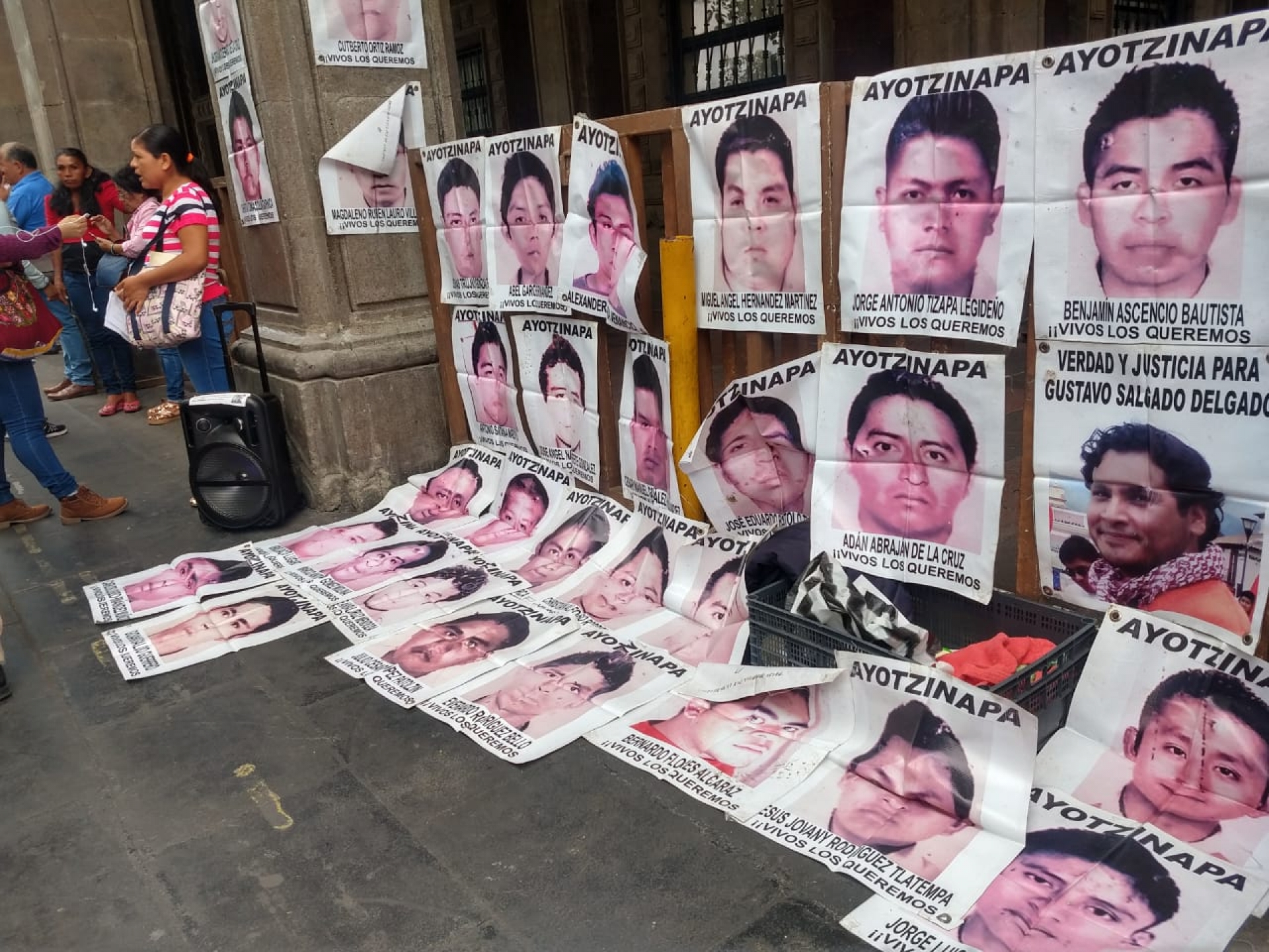Se manifiestan a 57 meses de la desaparición de normalistas