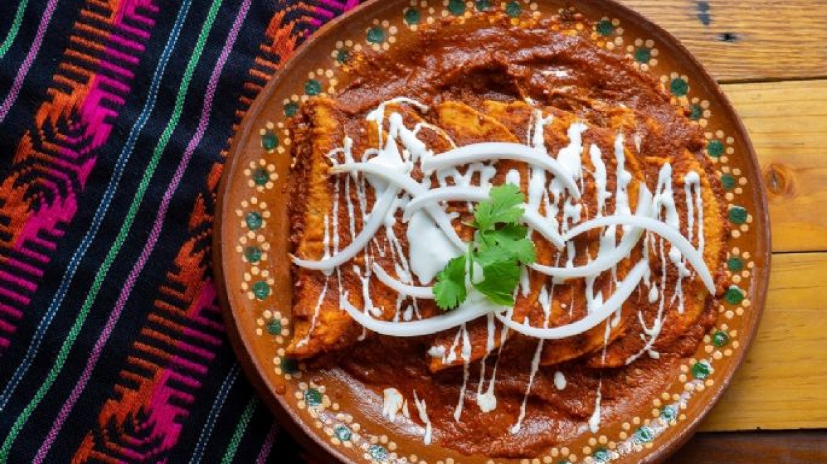 Enfrijoladas con guajillo, ponle el toque picante a tu comida de hoy con esta receta tradicional