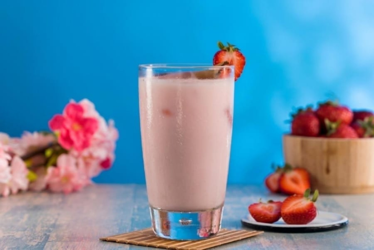 Agua cremosa de fresa con canela, refréscate con una rica bebida casera