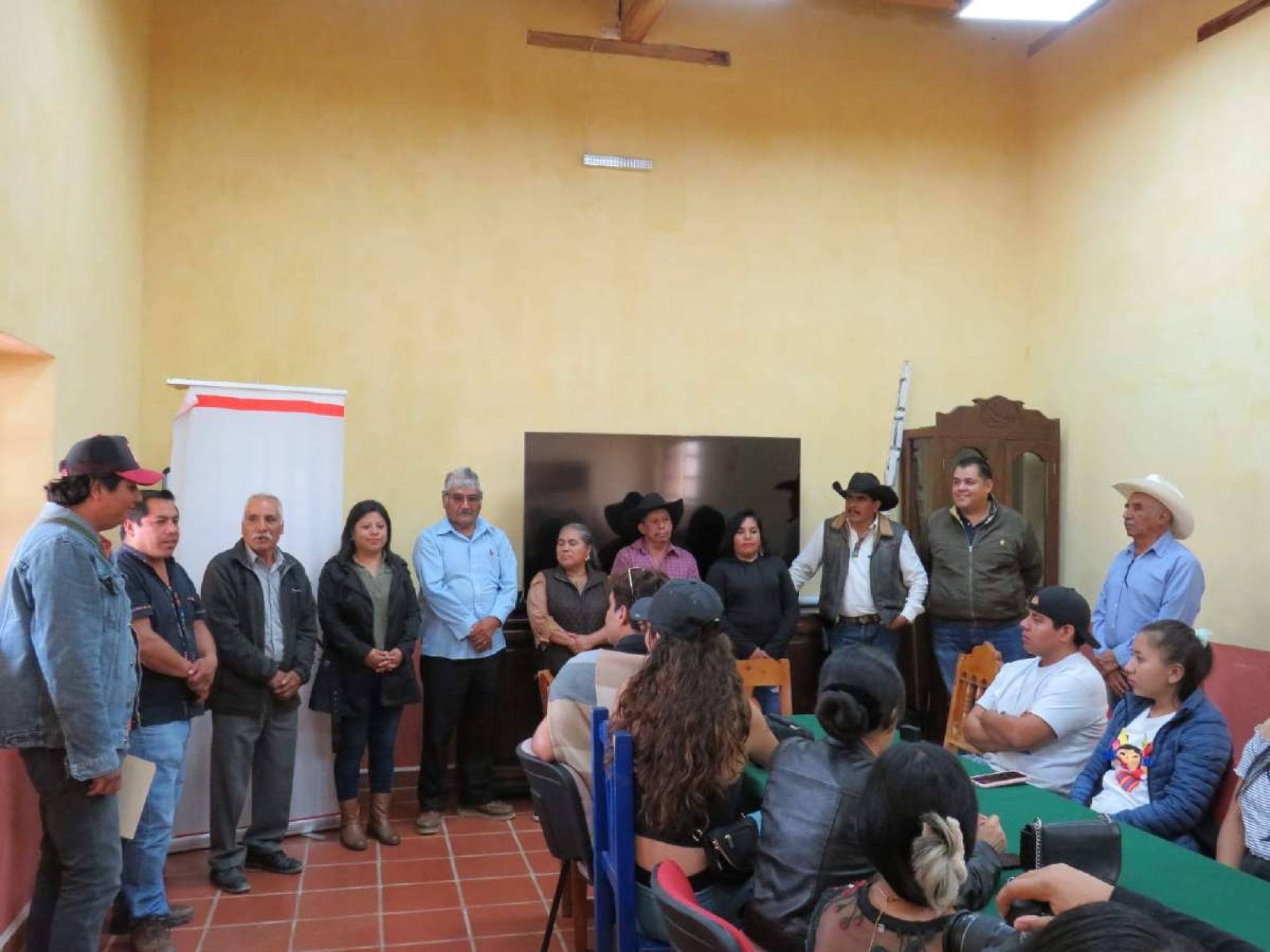 Alumnos de la UAEM buscan impulsar proyecto turístico en Hueyapan
