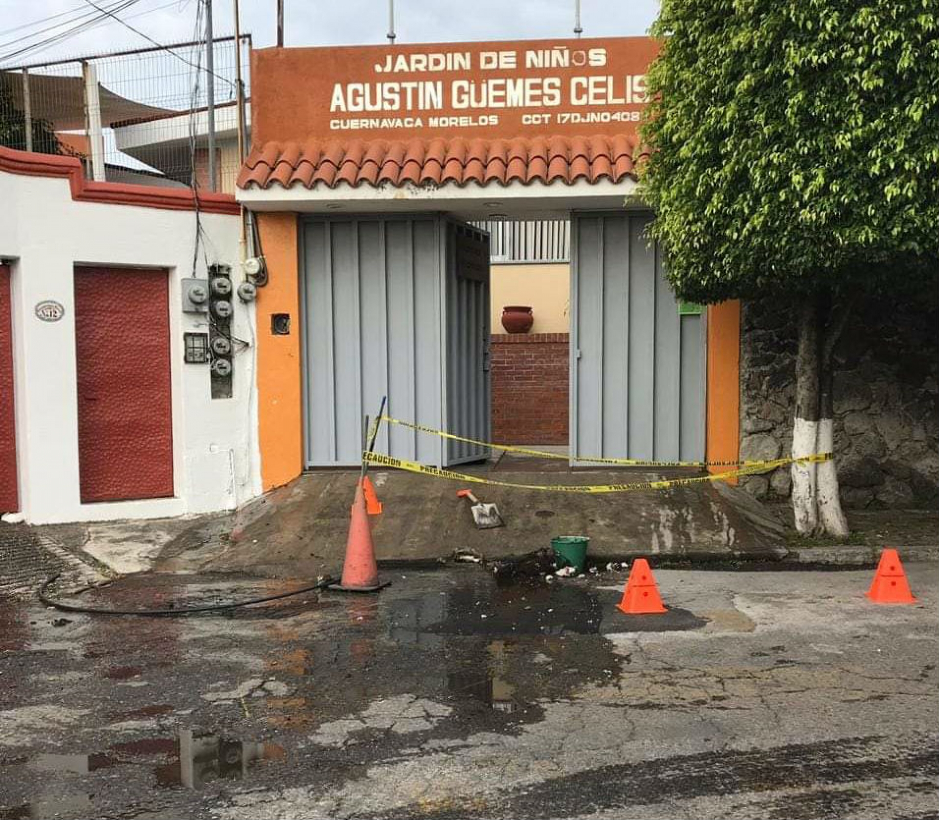 Demandan padres de familia del jardín de niños 'Agustín Güemes' clausura de pozo de agua