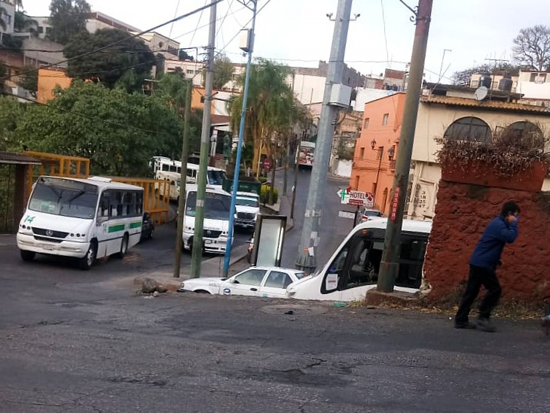 Ruta 14 descompuesta en puente de Amanalco