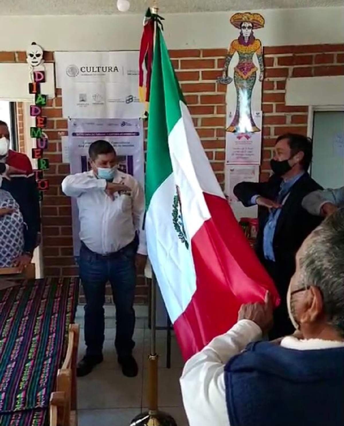 Abandera Segob al municipio indígena de Hueyapan