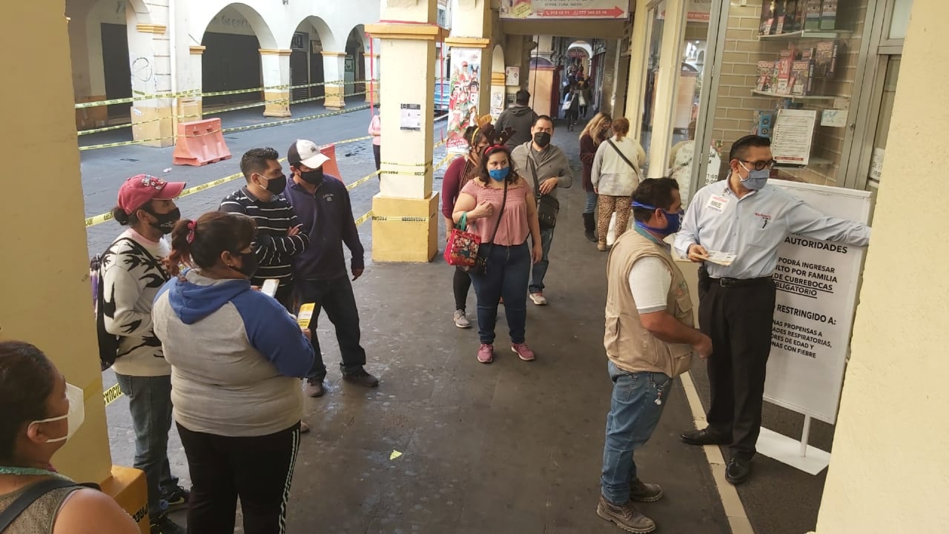 Juguetes y ropa en tiendas departamentales, sólo por venta en línea