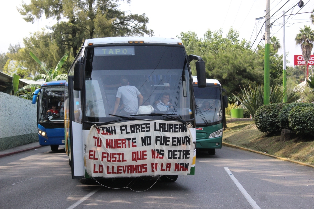 Normalistas desquician Cuernavaca