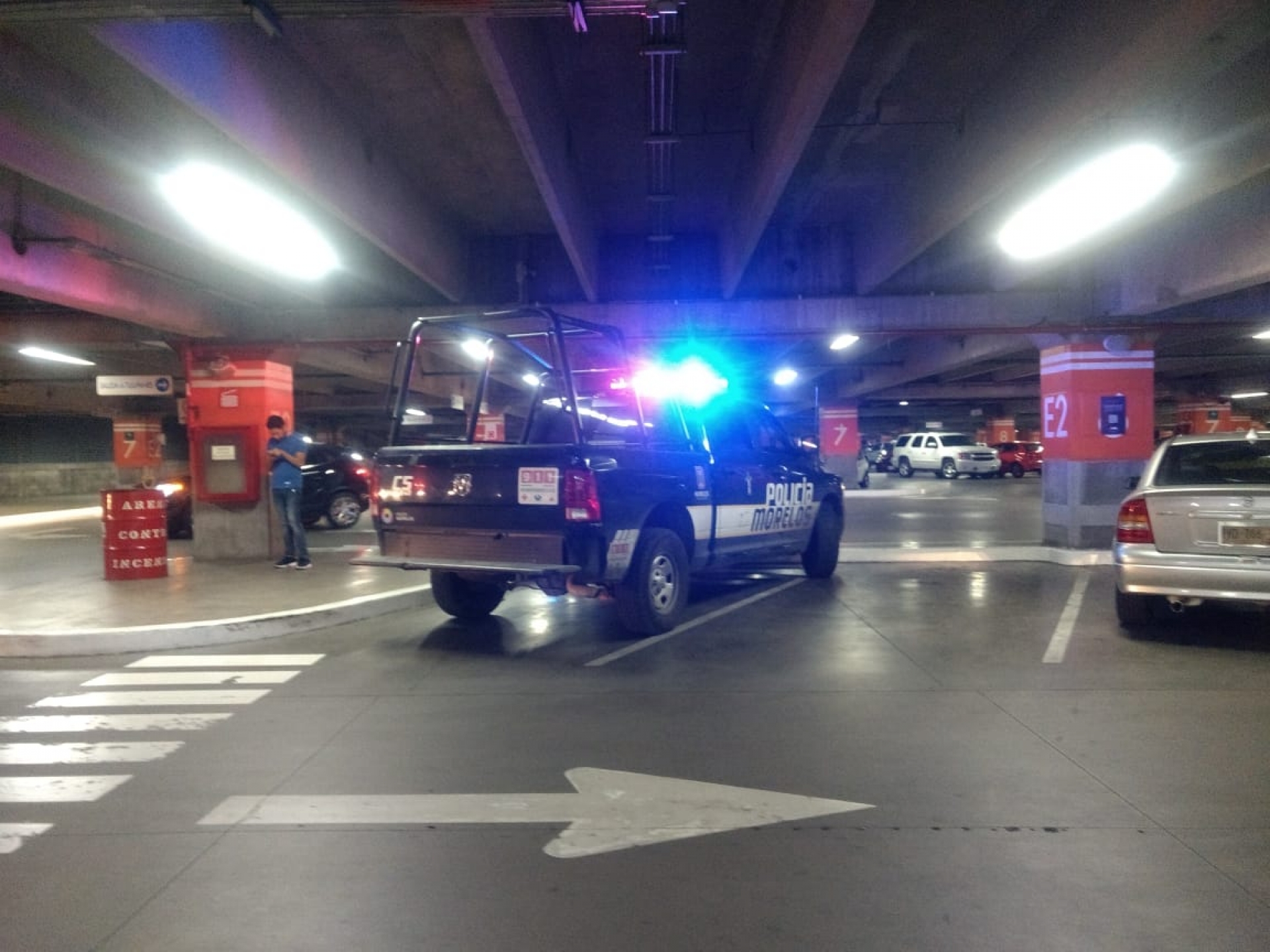 Detienen a presuntos responsables de cometer un robo en Plaza Galerías