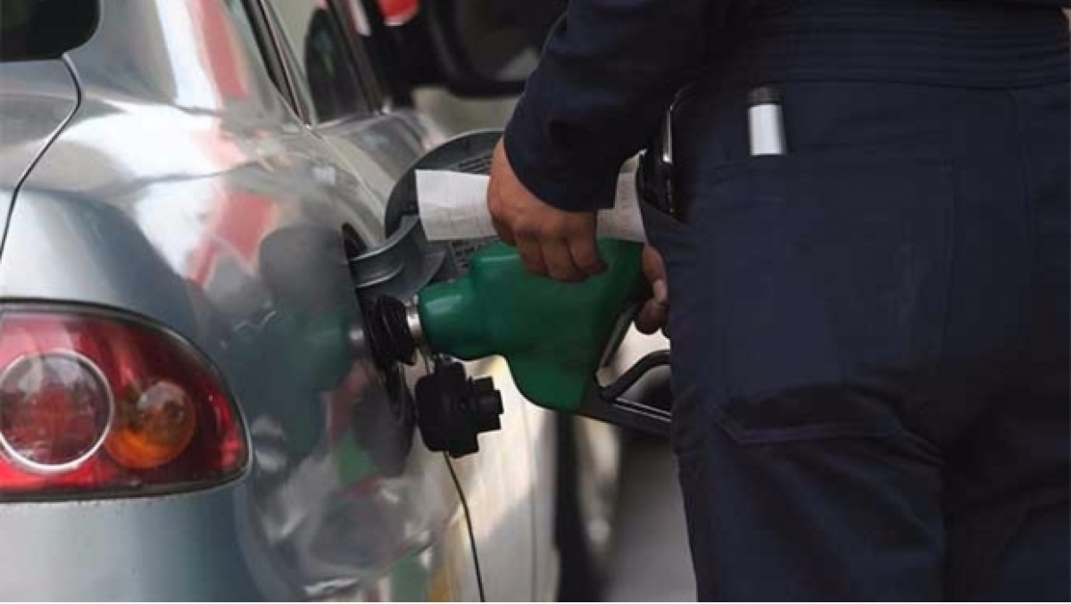 Nuevo golpe a la economía; anuncian otro gasolinazo en septiembre