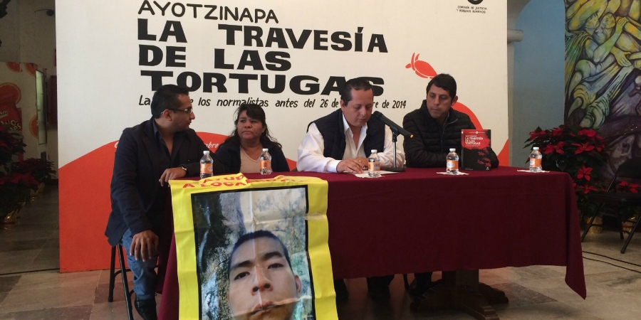 Presentan el libro "Ayotzinapa, la travesía de las tortugas" en el Congreso de Morelos