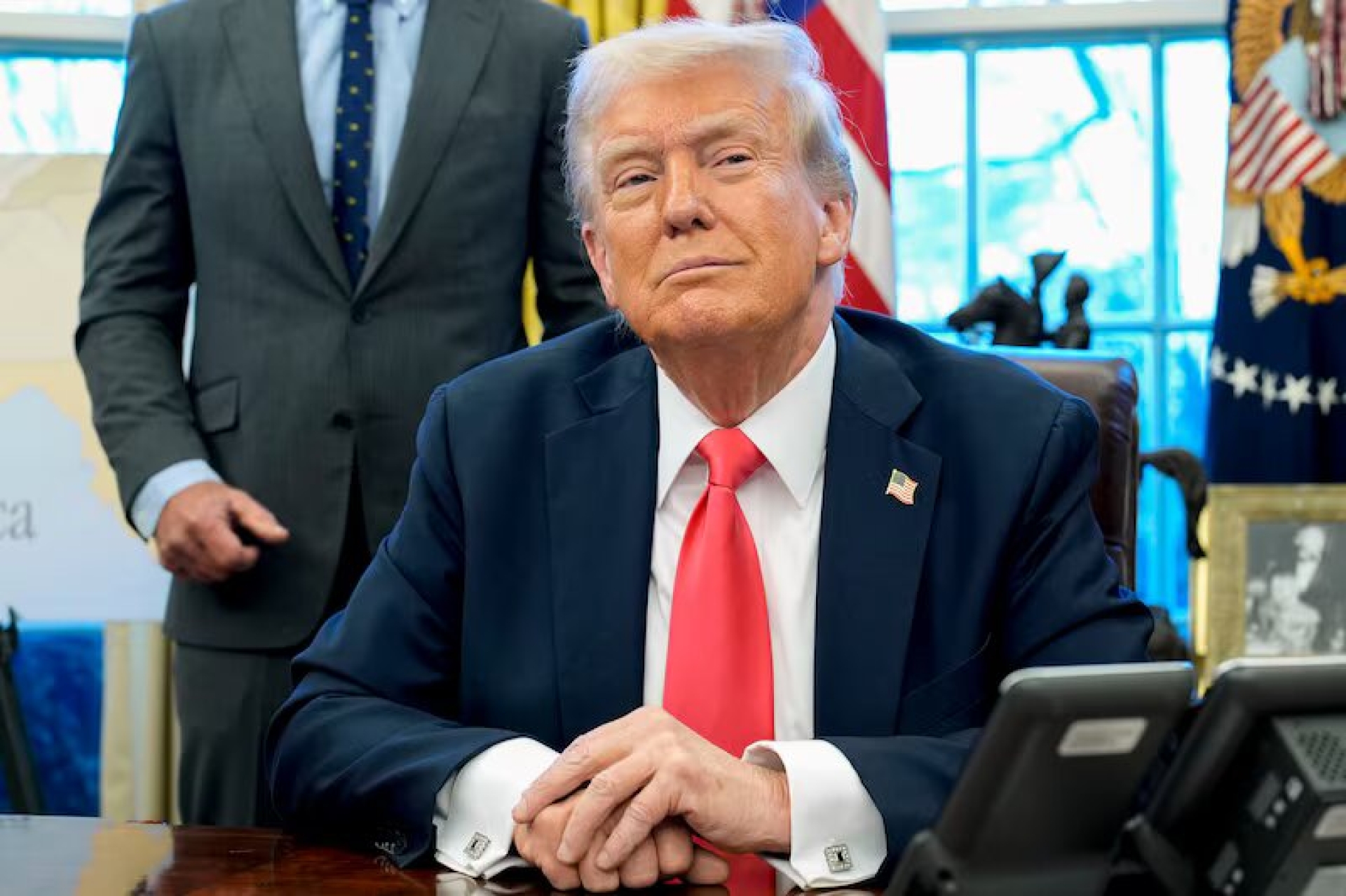 Trump pospone aranceles a México y Canadá; entrarán en vigor el 2 de abril