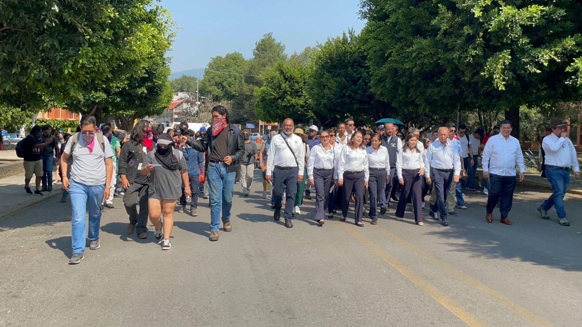 Entrega Resistencia Estudiantil UAEM instalaciones del campus Chamilpa a las autoridades de Rectoría