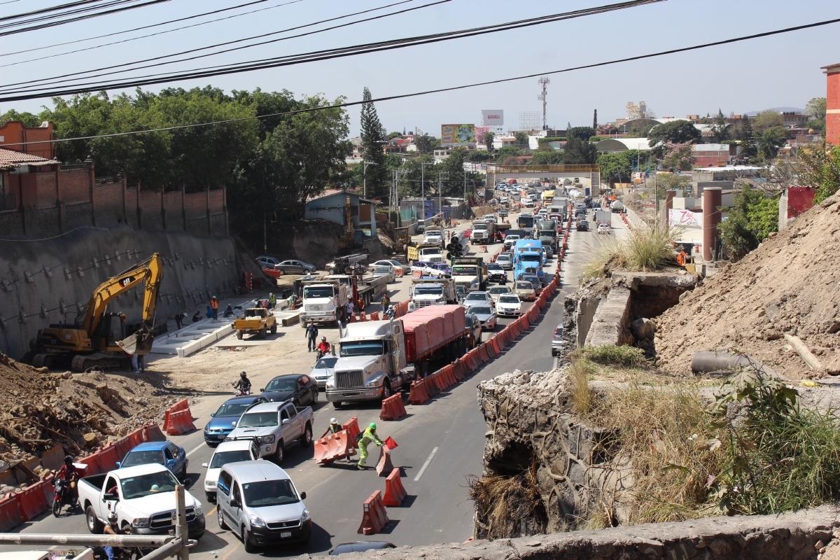 Accidente agudiza caos vial en Paso Exprés