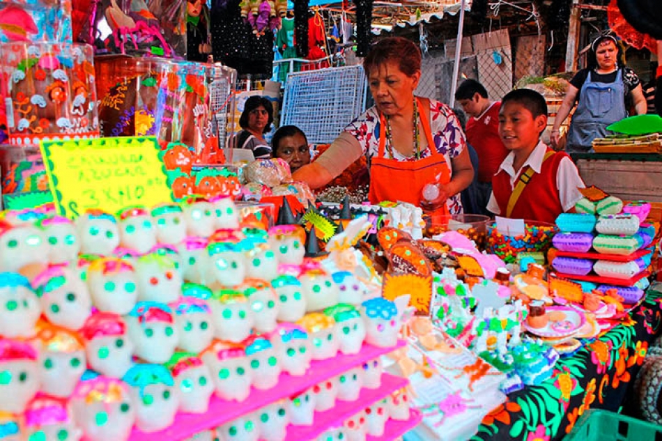 Más de 600 comerciantes participarán en el tianguis del Día de Muertos en el mercado ALM