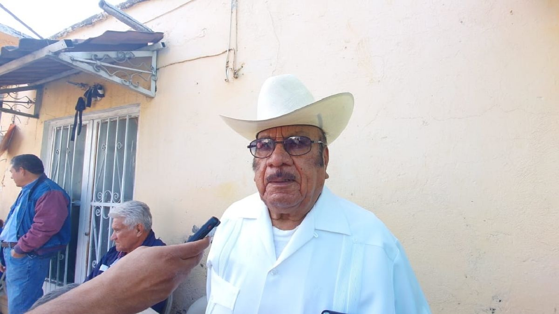 Cañeros bloquean los accesos del Ingenio “La Abeja”