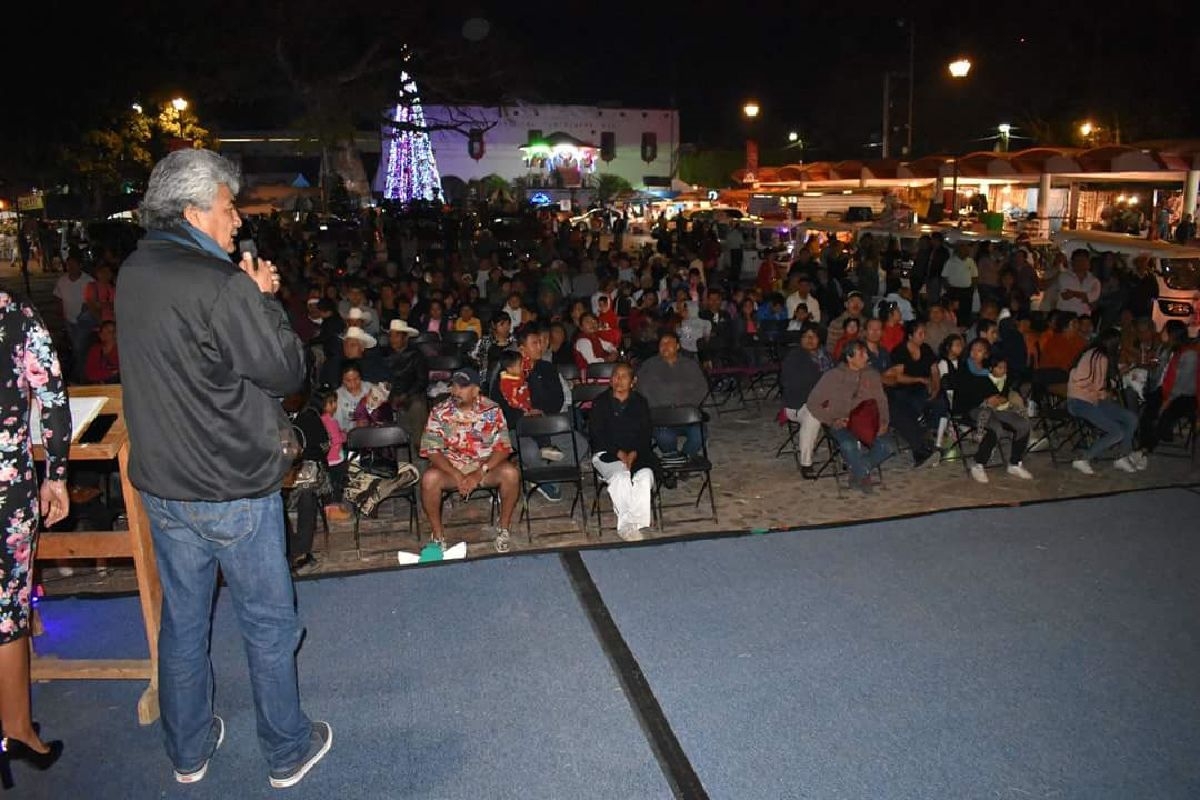Realizan gran evento familiar por las fiestas navideñas en Tlayacapan