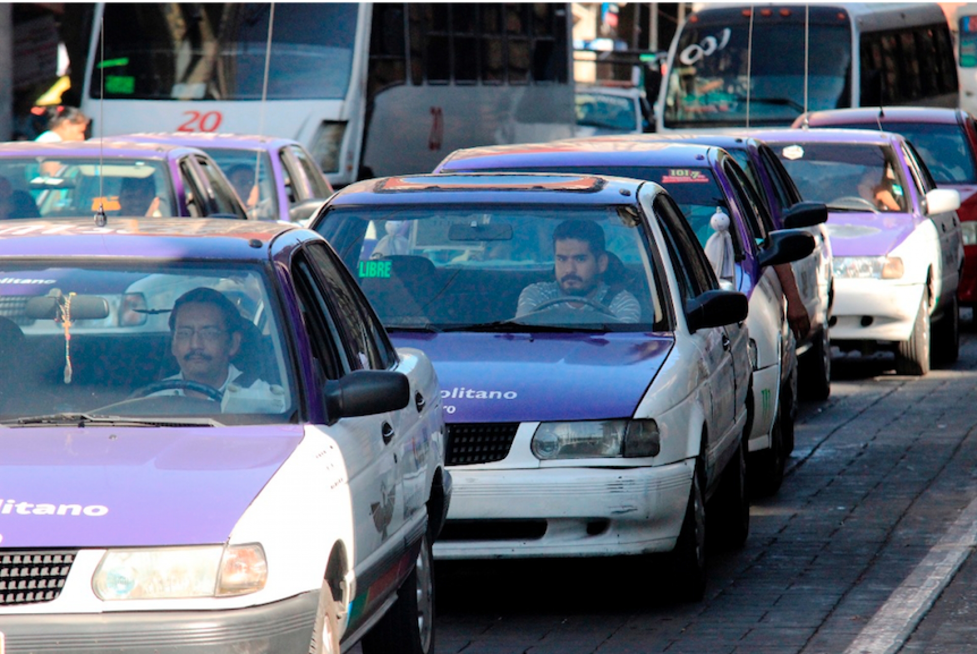 Sí expedirán concesiones a taxis “regularizados”