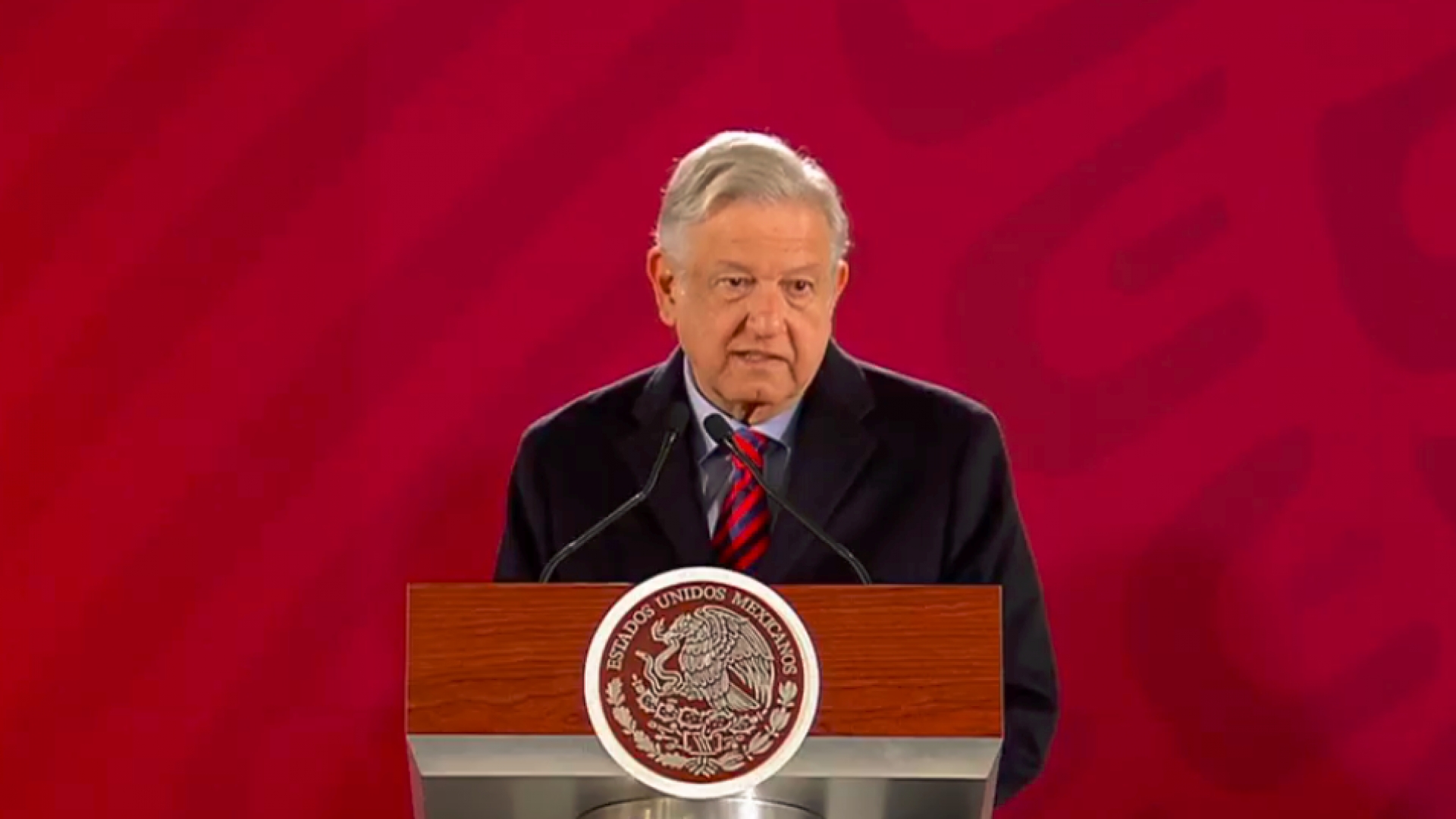 México importó 300,000 barriles de crudo por día en diciembre, informó AMLO