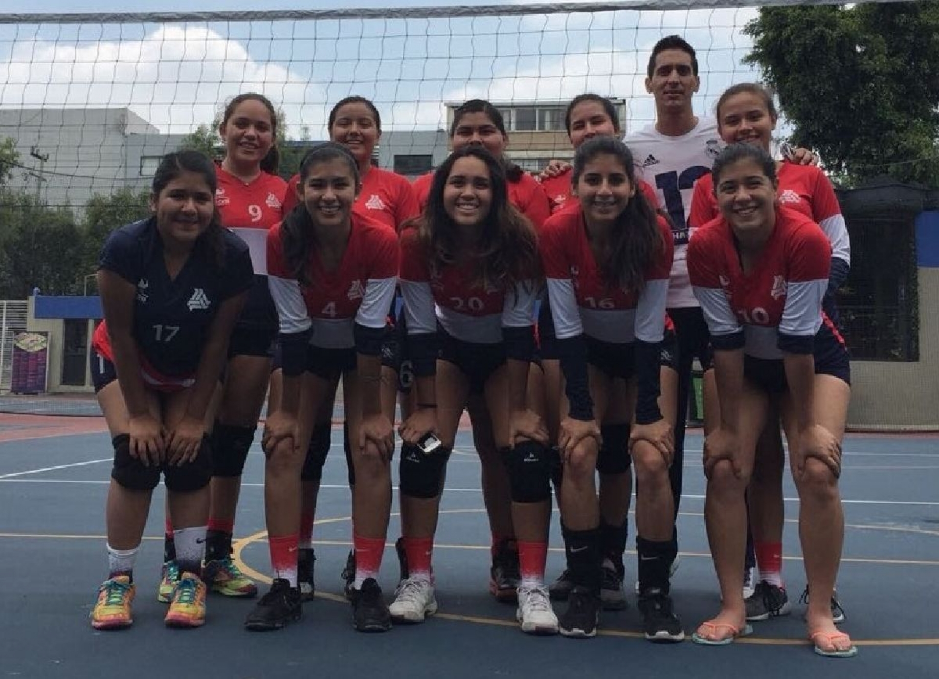 Entra a la recta final torneo de voleibol estudiantil