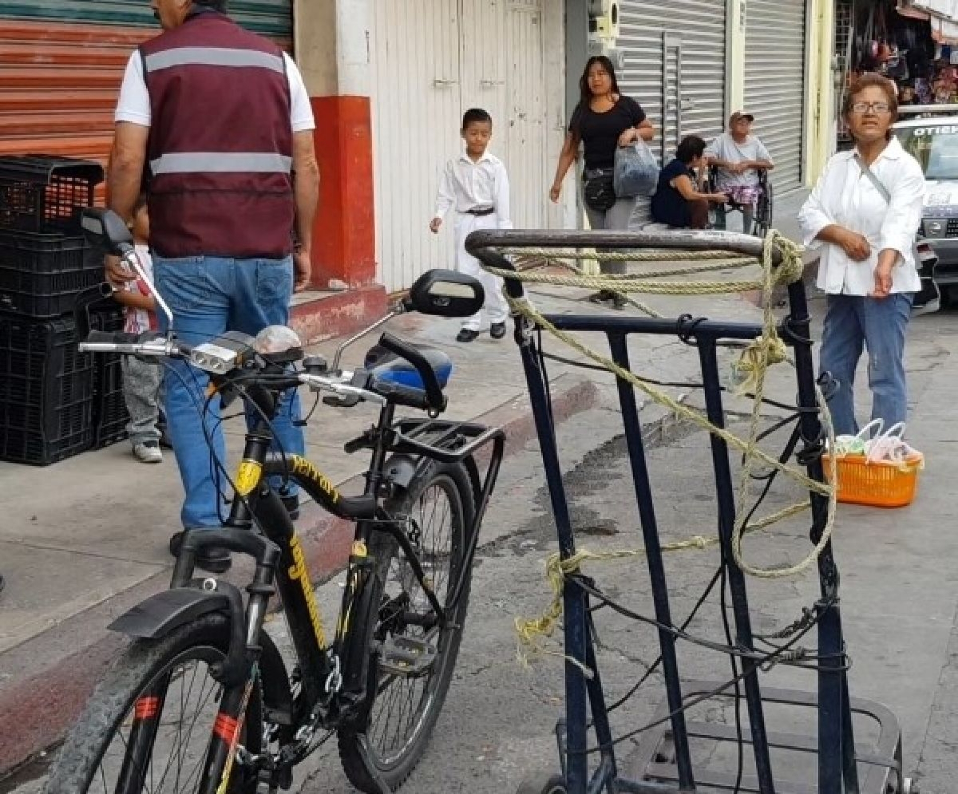 Llaman a sancionar a comerciantes que obstruyen la vía pública en Cuautla