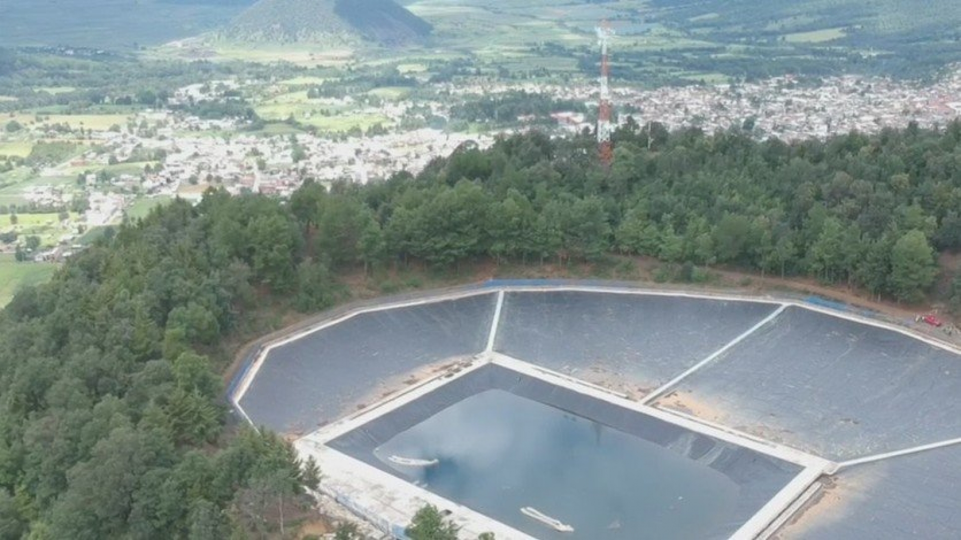 Construyen michoacanos el captador de agua más grande de América Latina