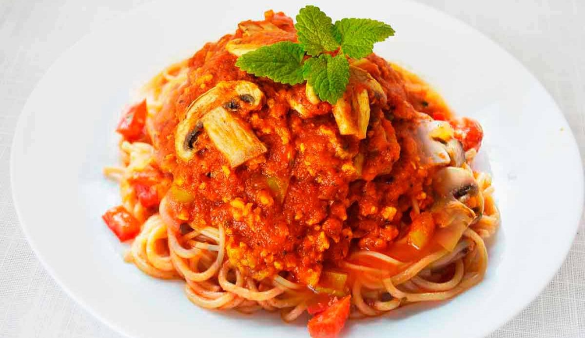 Boloñesa de champiñones, una opción ligera y deliciosa para disfrutar pasta