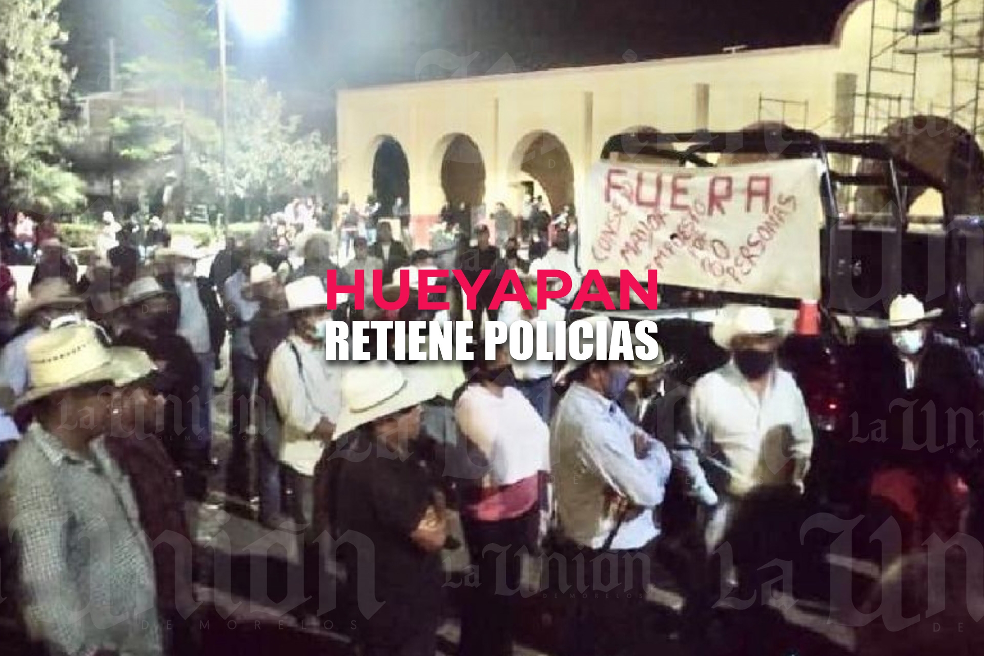 Retienen habitantes de Hueyapan a policías