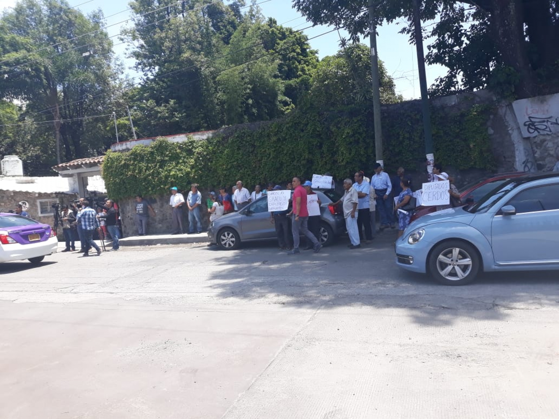 Protesta Asociación Cívica Morelense en el Congreso