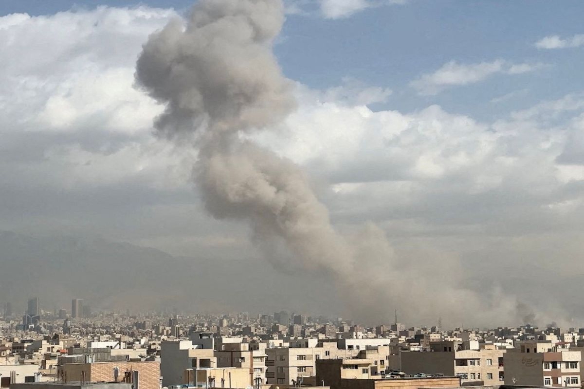 Estados Unidos e Israel lanzan ofensiva masiva contra Irán