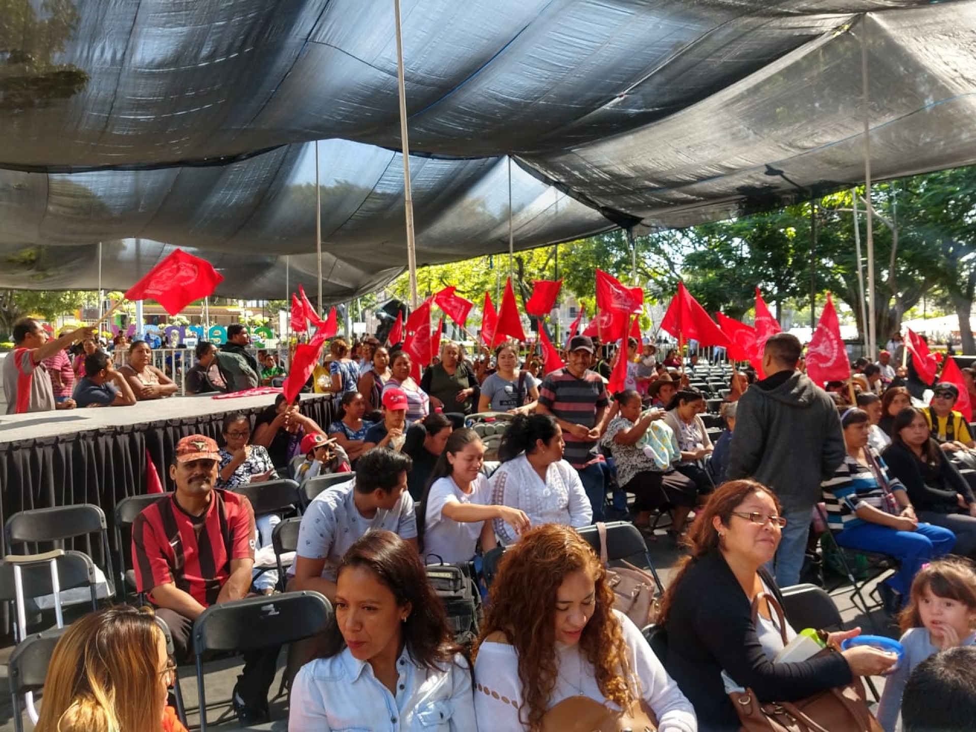 Se manifiestan antorchistas en el zócalo de Cuernavaca