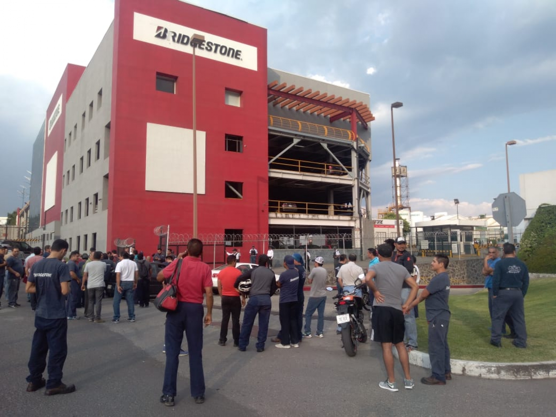 Grave, el conflicto en Firestone