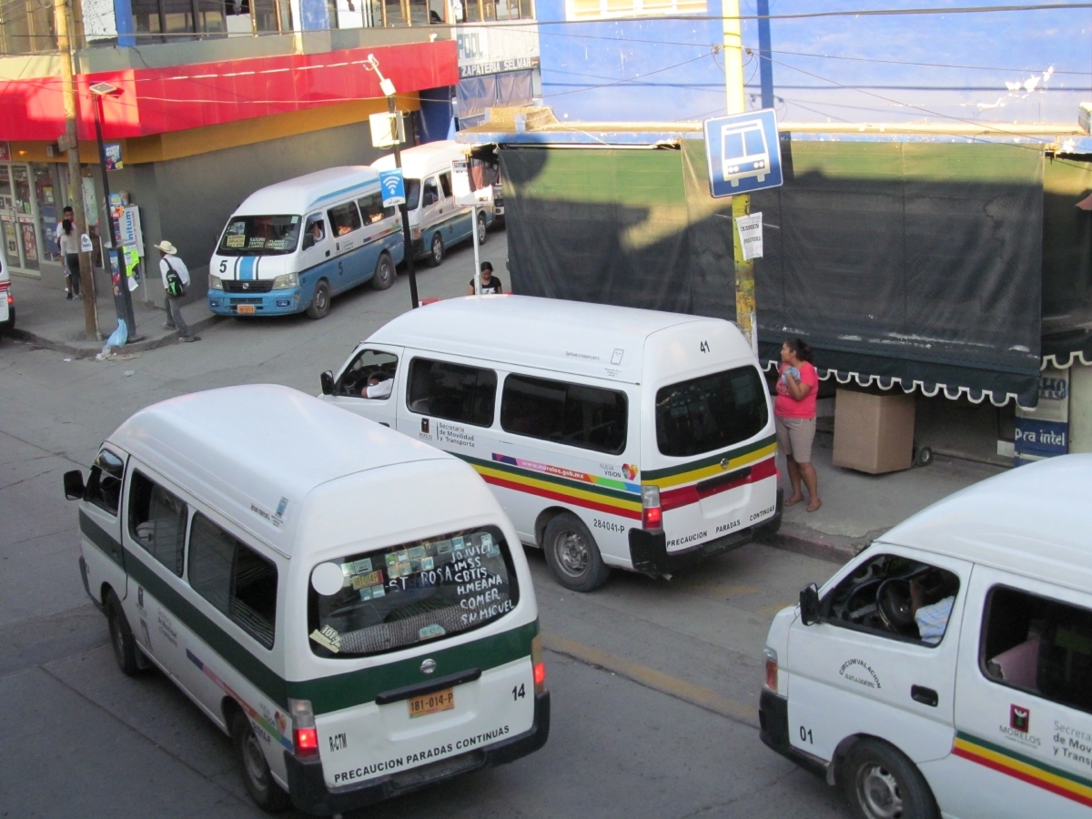 Transportistas resienten incremento de la gasolina