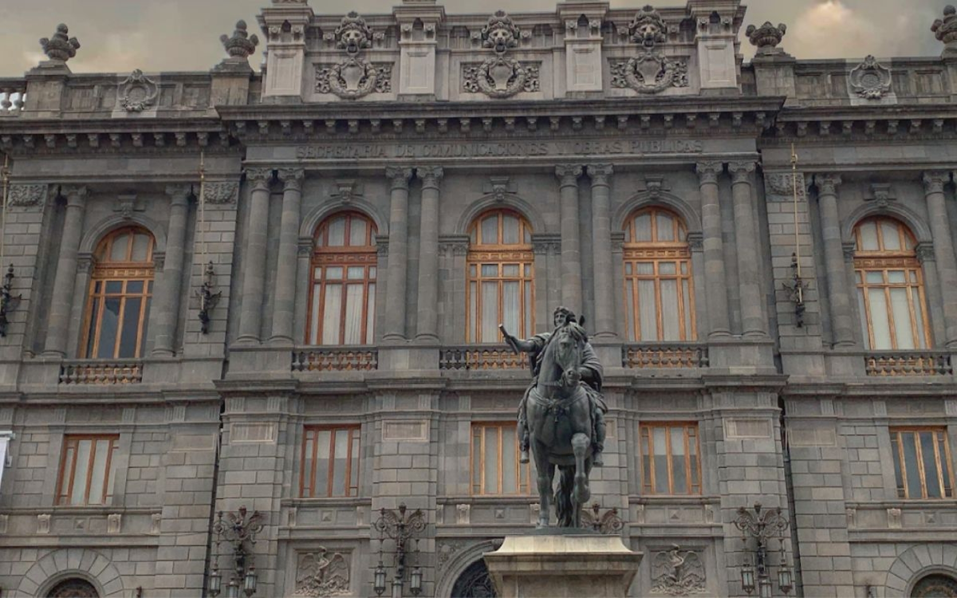 Exfuncionario de SRE bajo investigación por boda privada en el MUNAL
