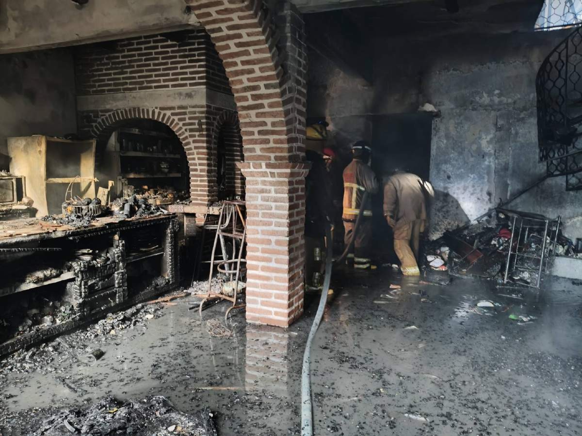 Tragedia en Tehuixtla: mueren tres integrantes de una familia en incendio