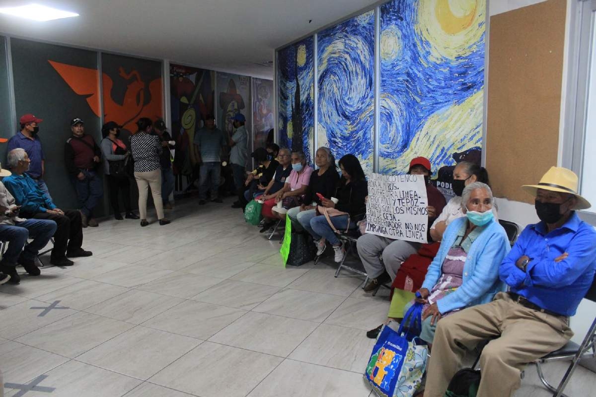 Protestan pobladores de San Juan Tlacotenco en el Congreso
