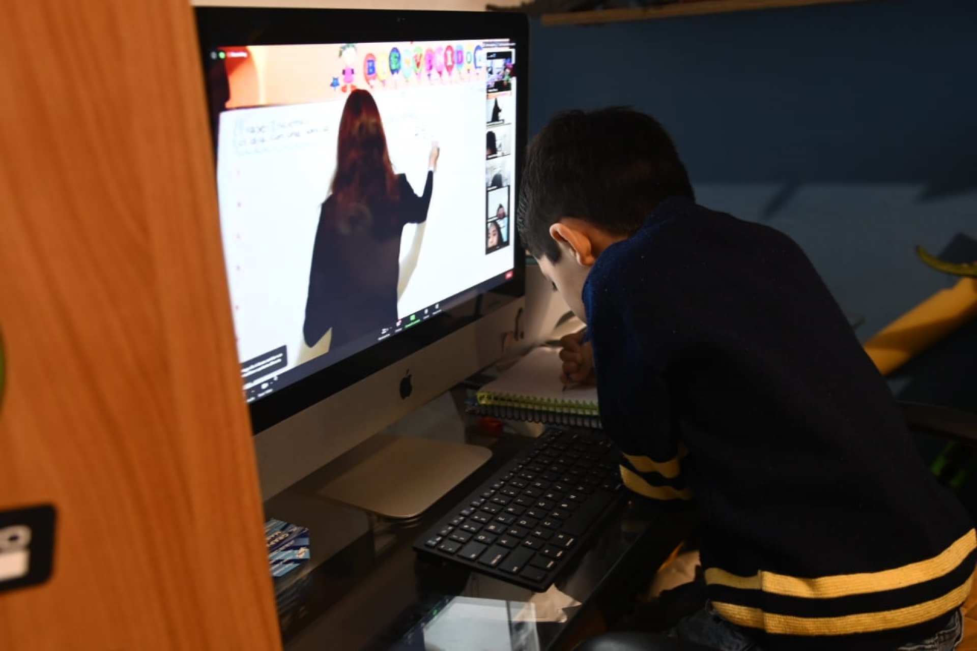 Diversas escuelas comenzaron hoy actividades de manera virtual