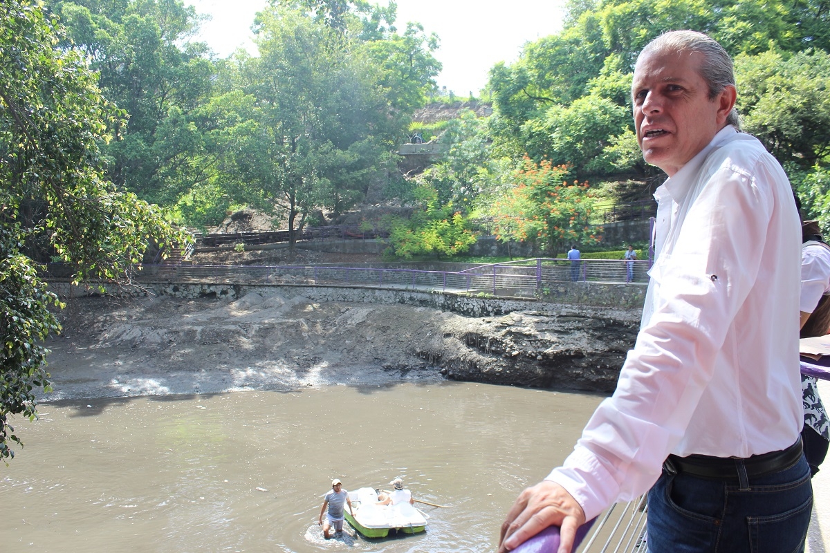 Asegura Topiltzin que ya se saneó el lago del parque Chapultepec