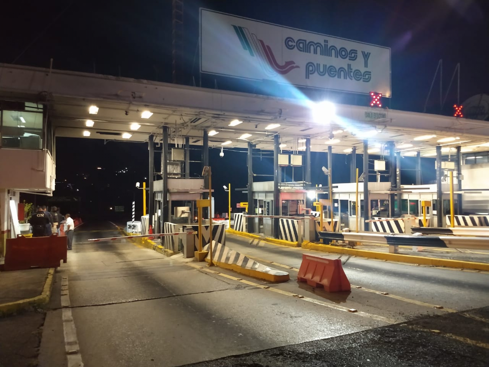 Asalto en caseta de cobro en autopista La Pera-Cuautla, en Tepoztlán