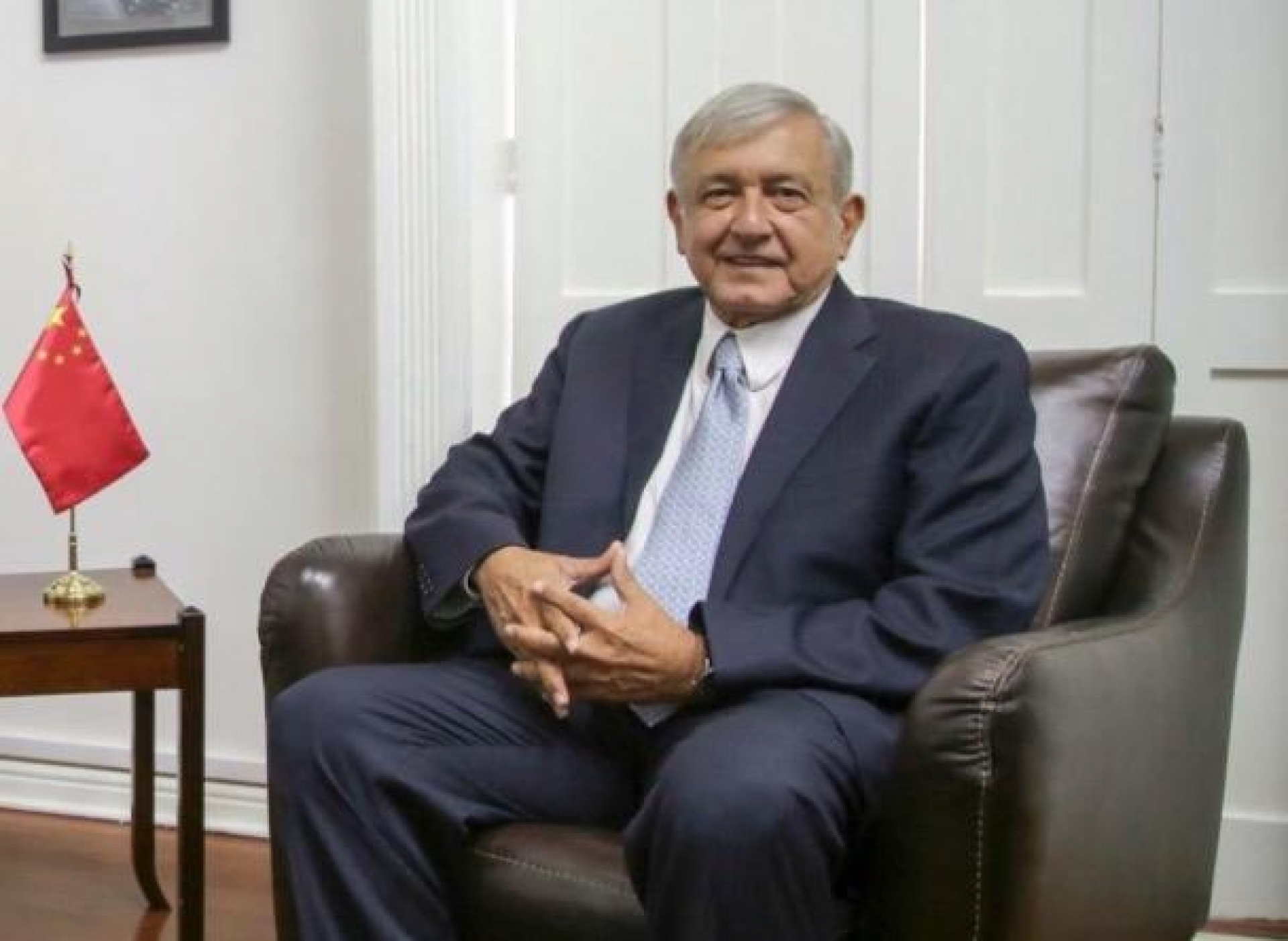 El cambio de look de AMLO tras su triunfo...y así reacciona la red