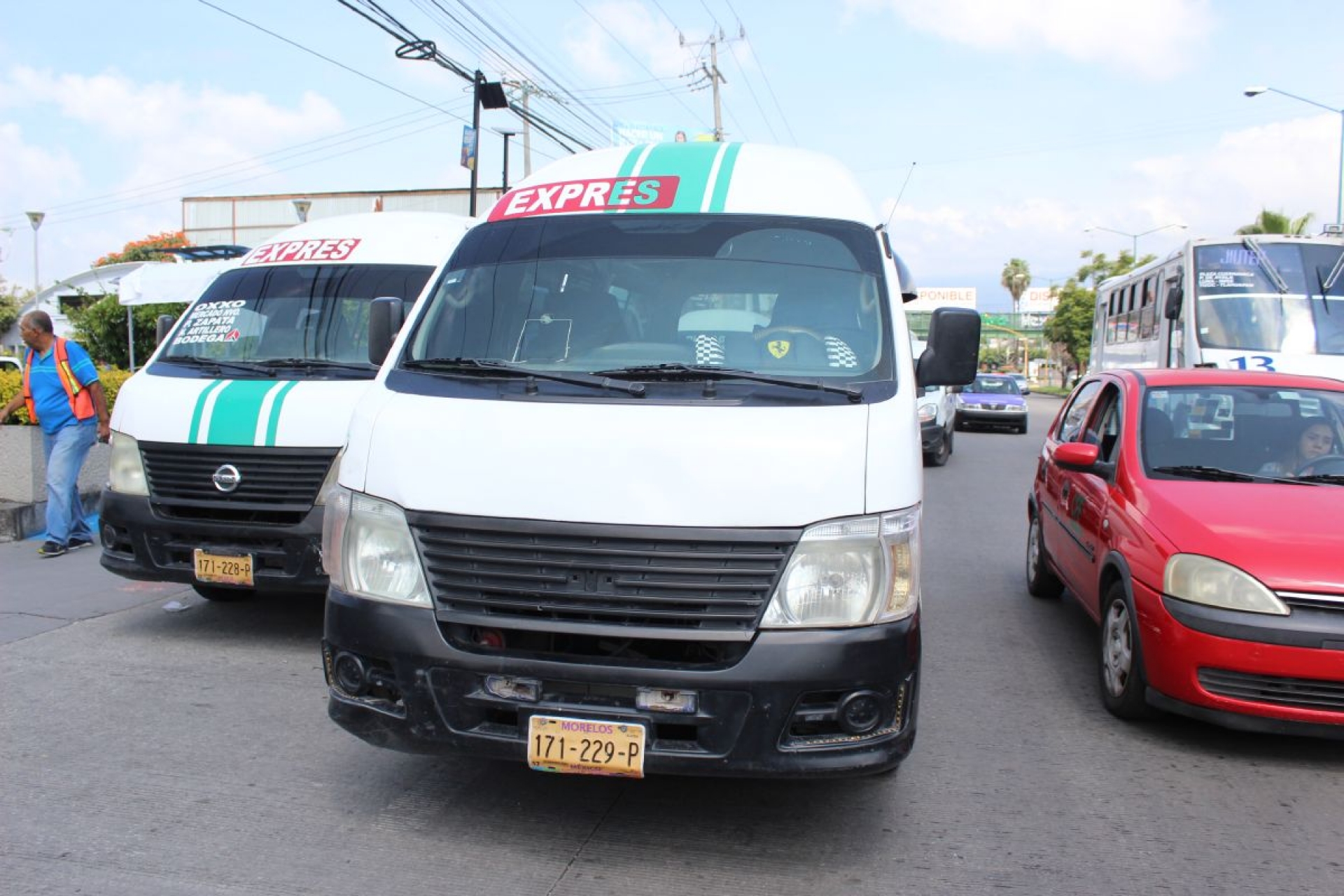 Denuncian que con permisos “clonados” ruteros invaden trayectos