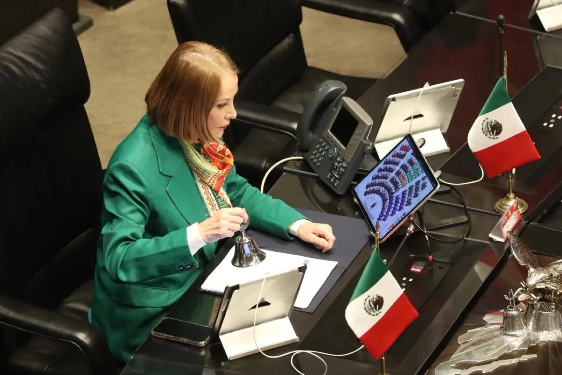 Senado toma protesta a 875 jueces, magistrados y ministros