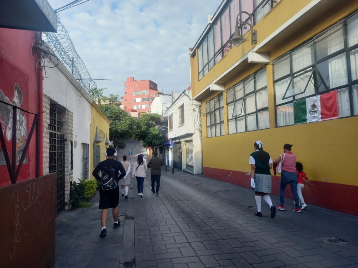 Cierre de diversas vialidades en el centro de Cuernavaca, por desfile