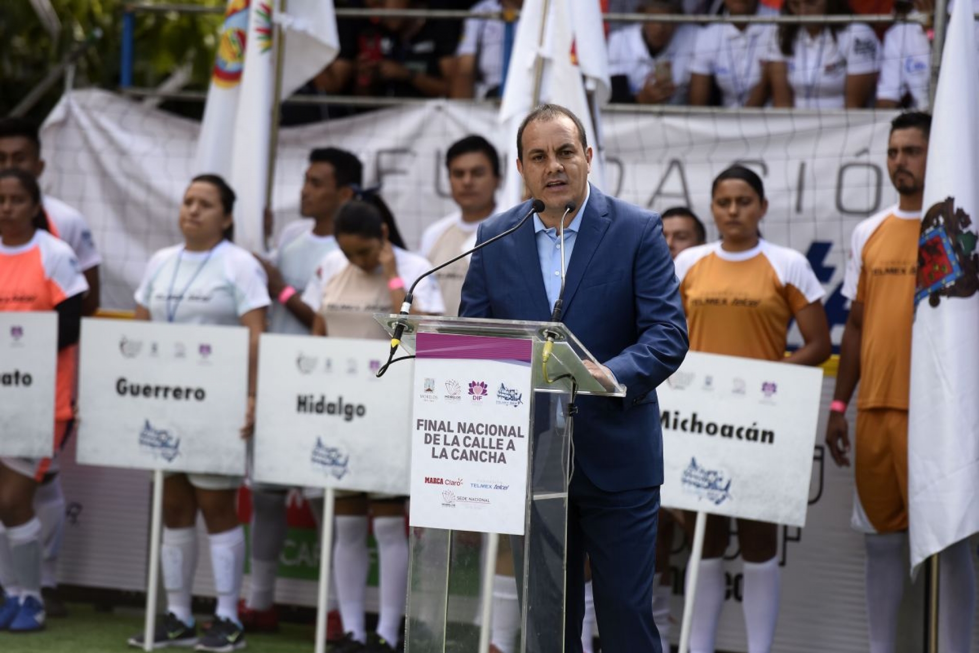 Exhorta Cuauhtémoc Blanco a jóvenes a luchar por sus sueños