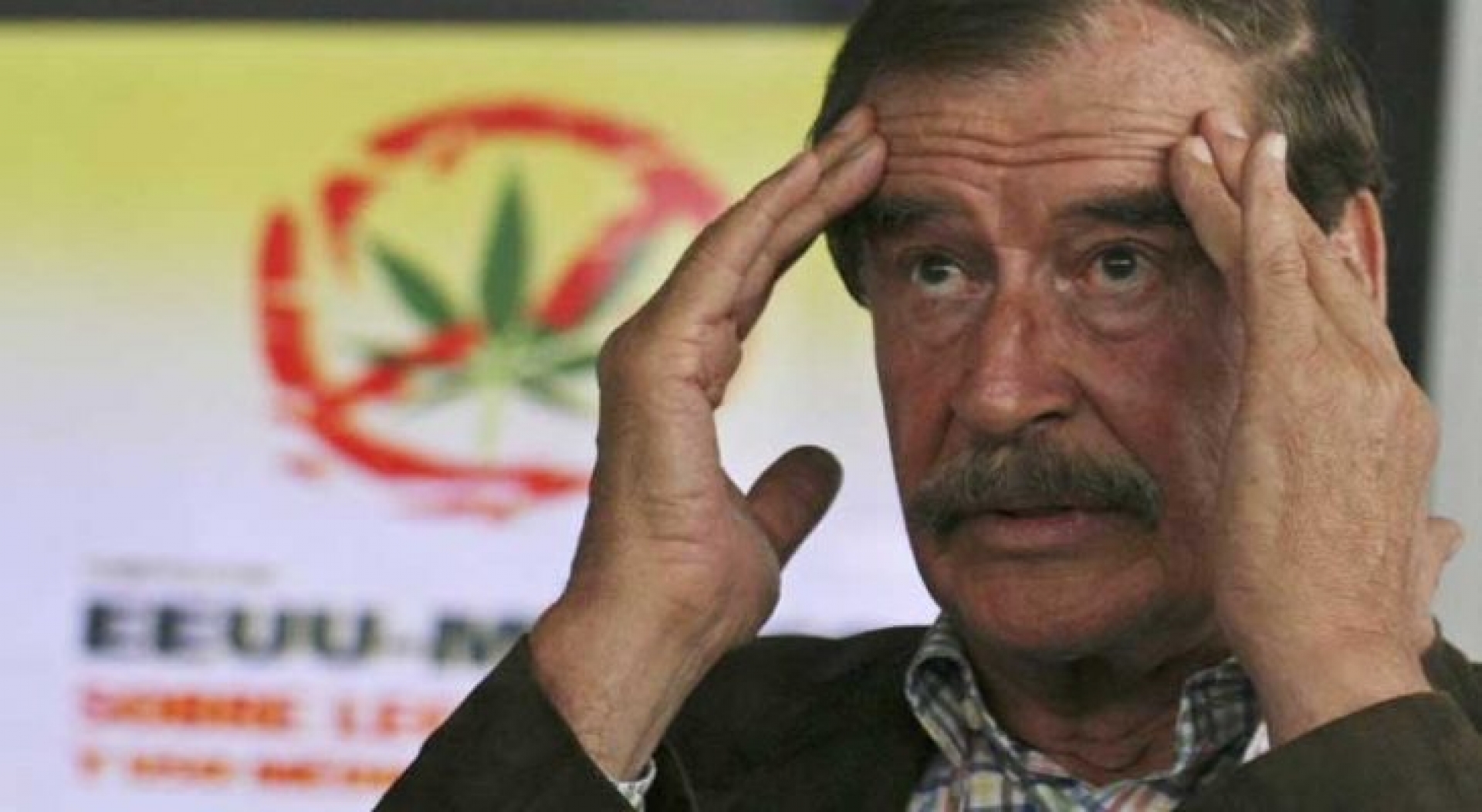 Fox vuelve a la carga: reta a AMLO a viajar en camión y las redes lo tunden otra vez