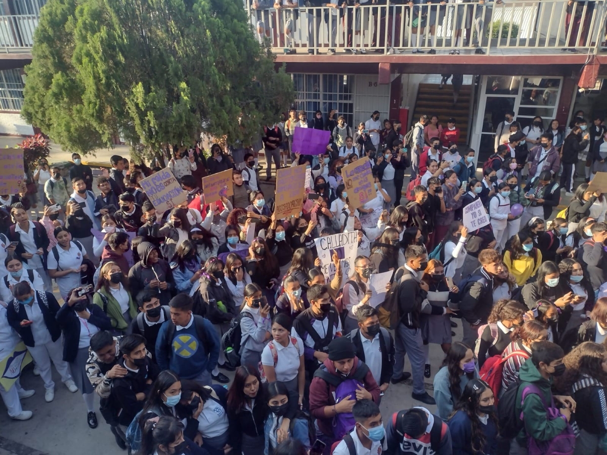 Alumnos del Cbtis de Ayala se rebelan contra directivos