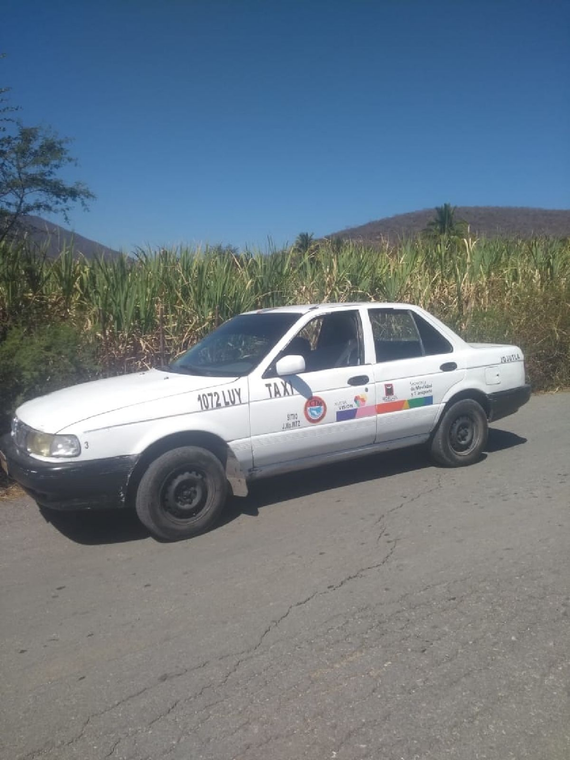 Privan de la vida a un taxista y lo abandonan en su auto