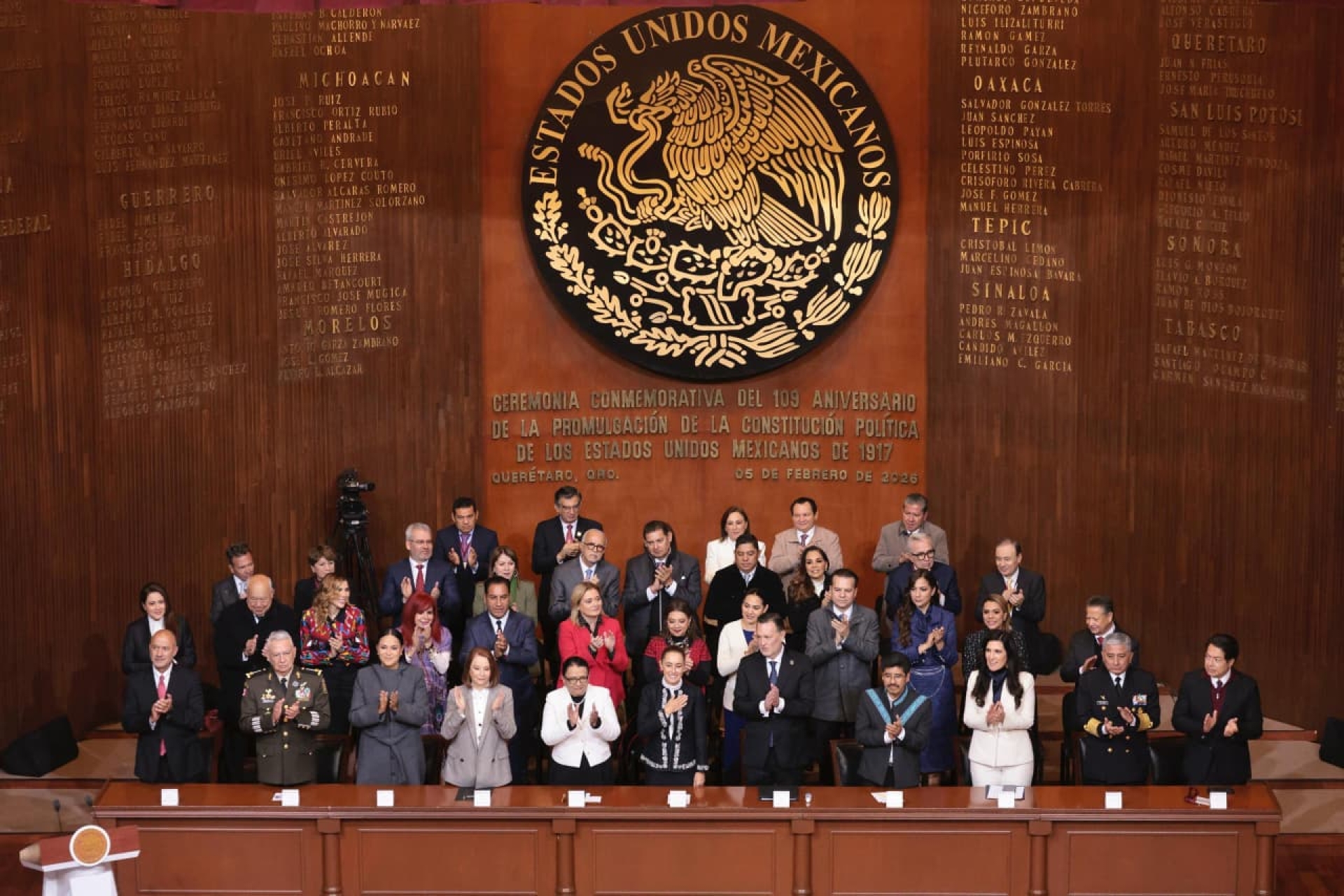 Asiste gobernadora de Morelos a ceremonia conmemorativa del 109 aniversario de la CPEUM encabezada por presidenta Claudia Sheinbaum