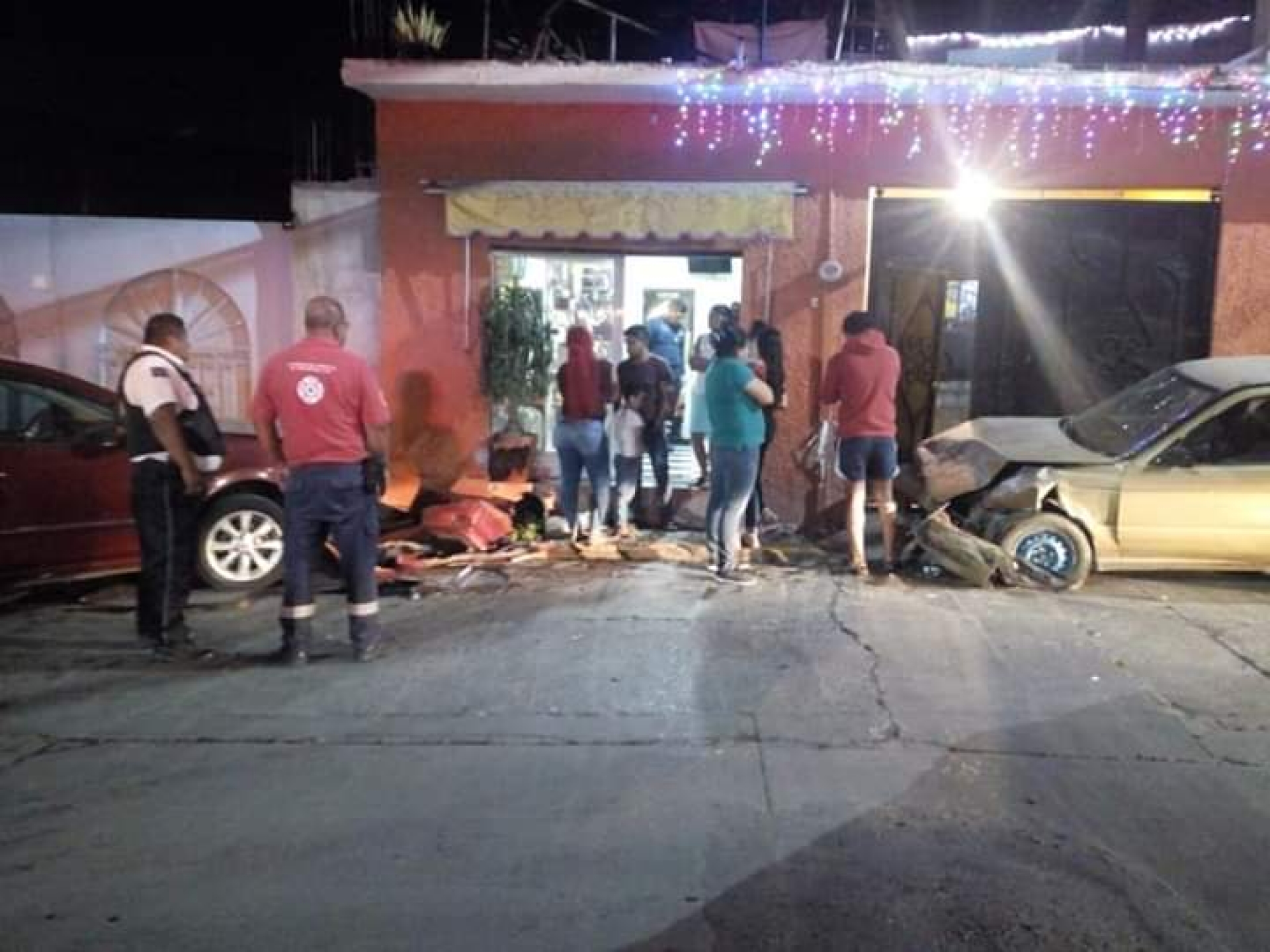 Choque en Tejalpa deja daños materiales