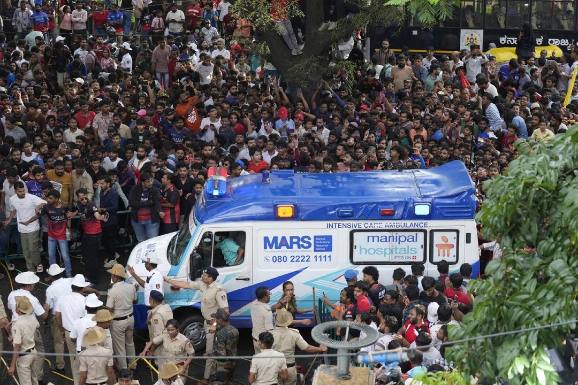 Al menos 11 muertos en estampida junto a estadio de críquet en India