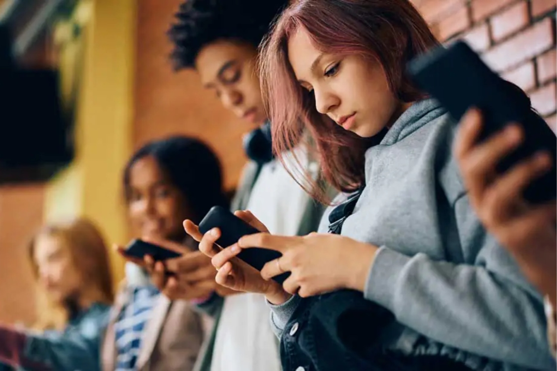Meta, TikTok y YouTube enfrentarán juicio en Estados Unidos por presunta adicción a redes sociales